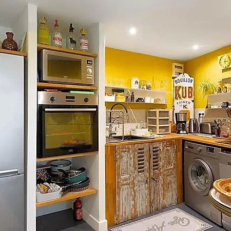Les Hirondelles Du Marais B&B 리옴