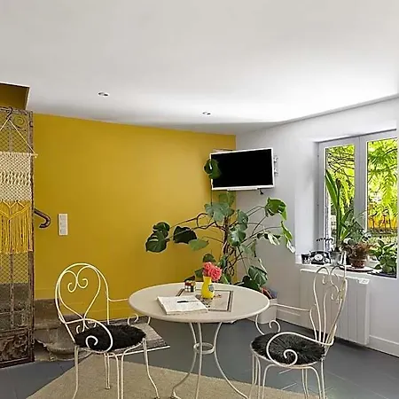 Les Hirondelles Du Marais B&B