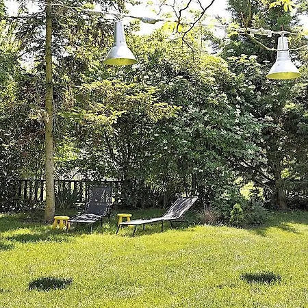 B&B Les Hirondelles Du Marais 리옴