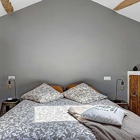 B&B Les Hirondelles Du Marais 리옴