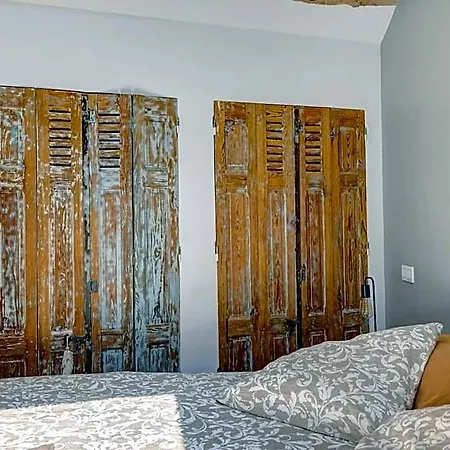B&B Les Hirondelles Du Marais 리옴